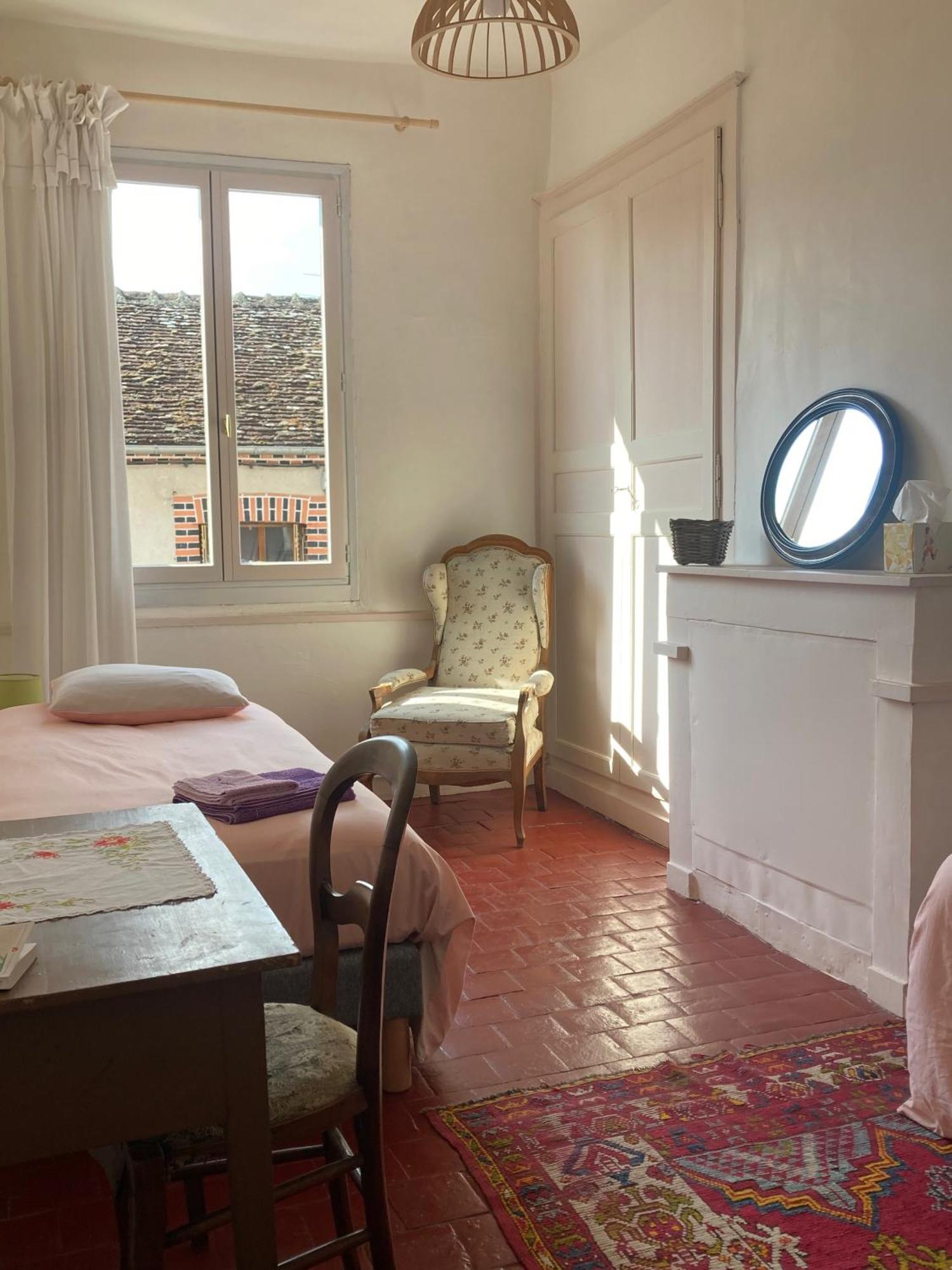 Sur Les Ailes Du Papillon-La Suite Saint-Sauveur-en-Puisaye Eksteriør billede