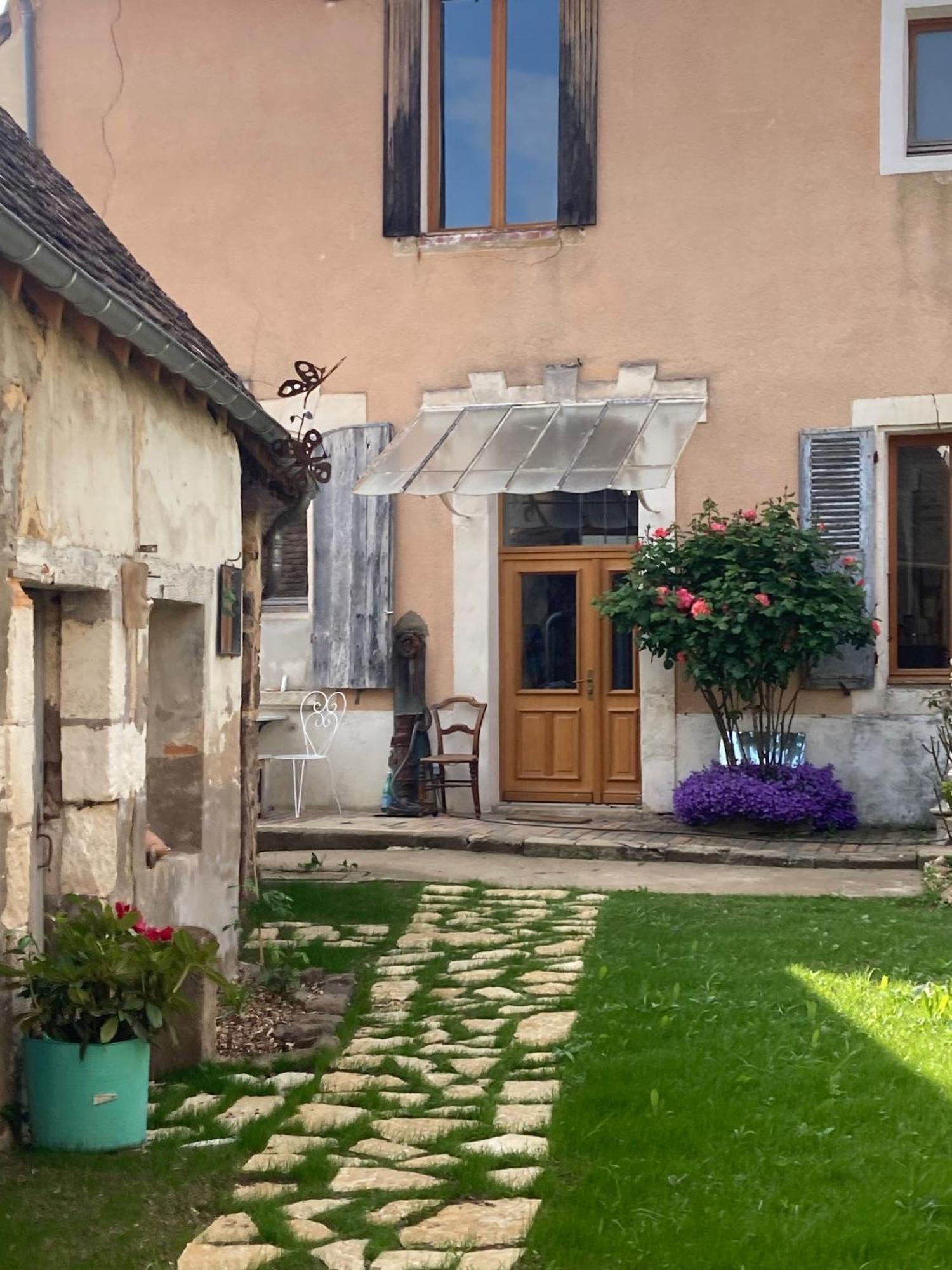 Sur Les Ailes Du Papillon-La Suite Saint-Sauveur-en-Puisaye Eksteriør billede